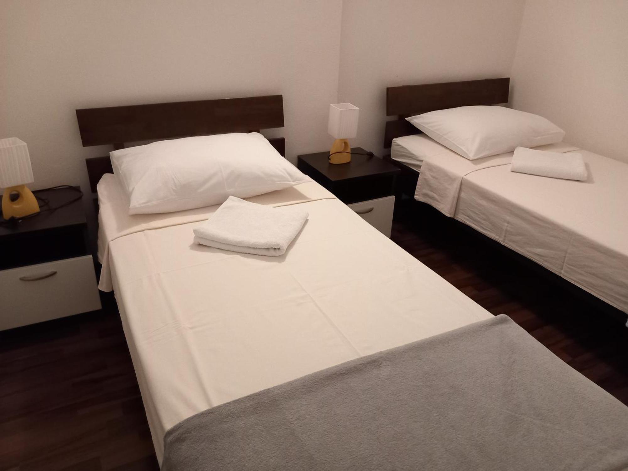 Apartmani Frkic 迪斯诺 外观 照片