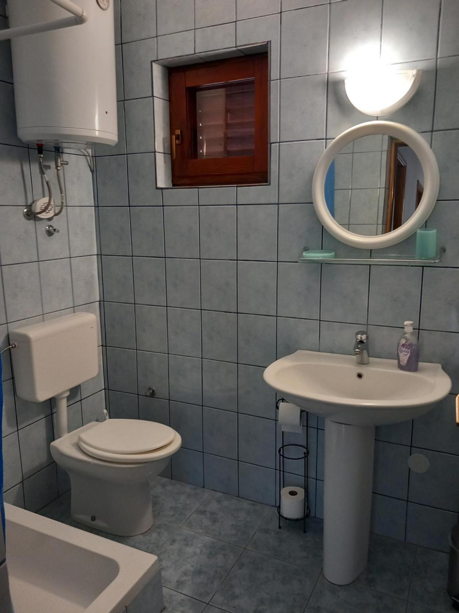 Apartmani Frkic 迪斯诺 外观 照片
