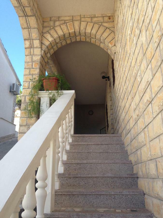 Apartmani Frkic 迪斯诺 外观 照片