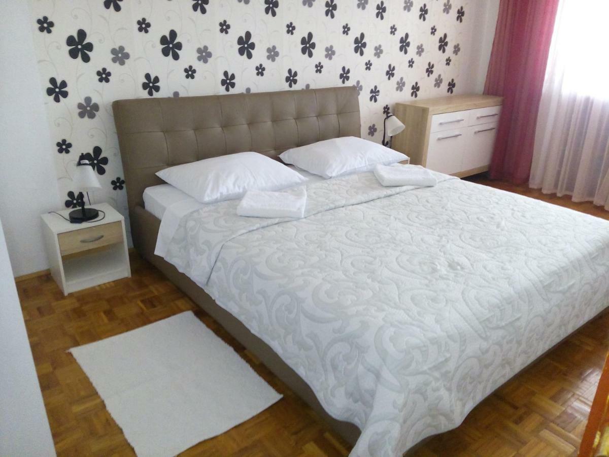 Apartmani Frkic 迪斯诺 外观 照片